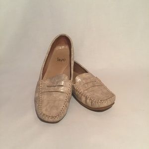 Patent Leather Alligator Print Rubber Sole Loafer